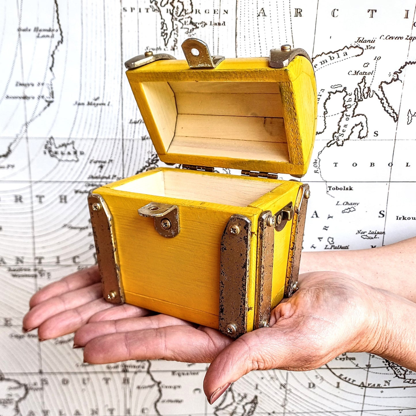 Small wooden chest with padlock and key " Ochre yellow and Gold ", vintage design jewelry box handmade in Italy with reclaimed iron and solid wood , retro' style jewelry box yellow