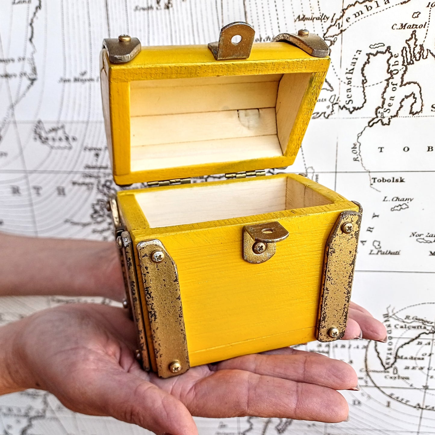 Small wooden chest with padlock and key " Ochre yellow and Gold ", vintage design jewelry box handmade in Italy with reclaimed iron and solid wood , retro' style jewelry box yellow