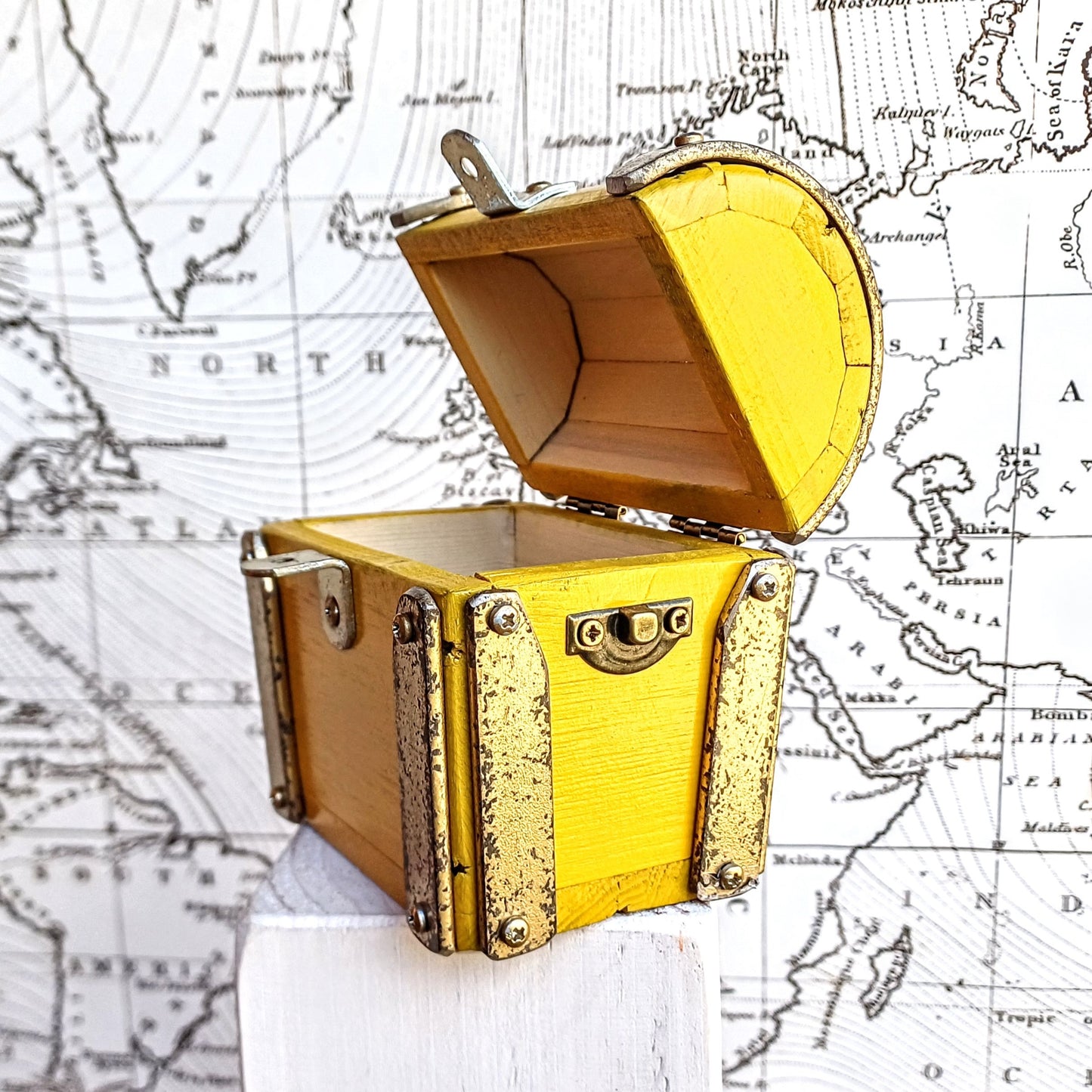 Small wooden chest with padlock and key " Ochre yellow and Gold ", vintage design jewelry box handmade in Italy with reclaimed iron and solid wood , retro' style jewelry box yellow
