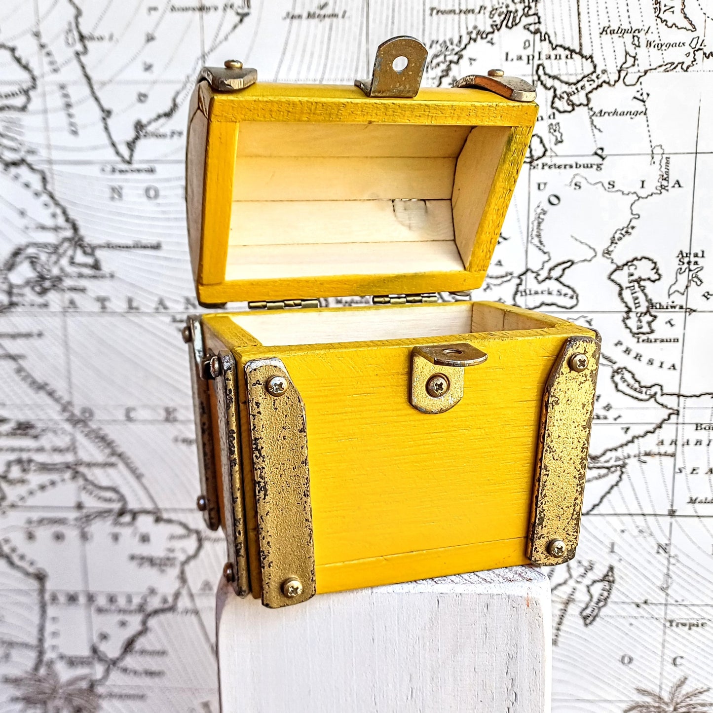 Small wooden chest with padlock and key " Ochre yellow and Gold ", vintage design jewelry box handmade in Italy with reclaimed iron and solid wood , retro' style jewelry box yellow