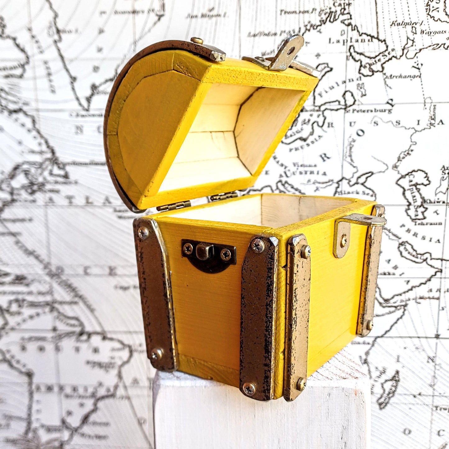 Small wooden chest with padlock and key " Ochre yellow and Gold ", vintage design jewelry box handmade in Italy with reclaimed iron and solid wood , retro' style jewelry box yellow