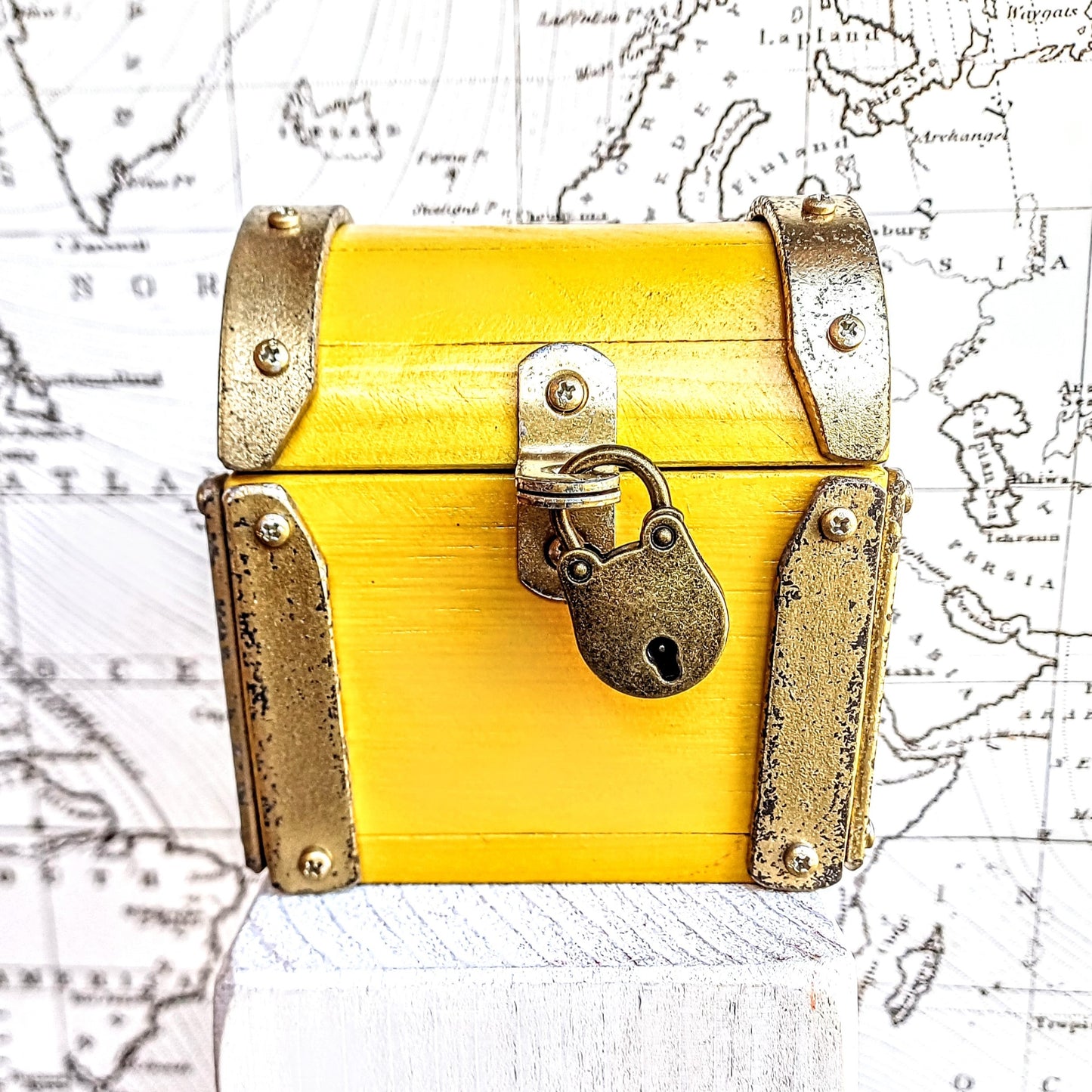 Small wooden chest with padlock and key " Ochre yellow and Gold ", vintage design jewelry box handmade in Italy with reclaimed iron and solid wood , retro' style jewelry box yellow