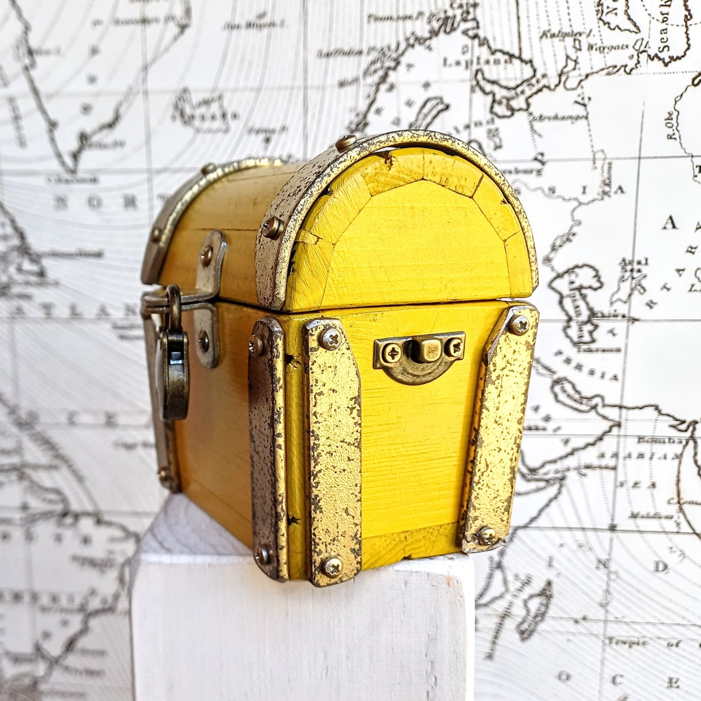 Small wooden chest with padlock and key " Ochre yellow and Gold ", vintage design jewelry box handmade in Italy with reclaimed iron and solid wood , retro' style jewelry box yellow