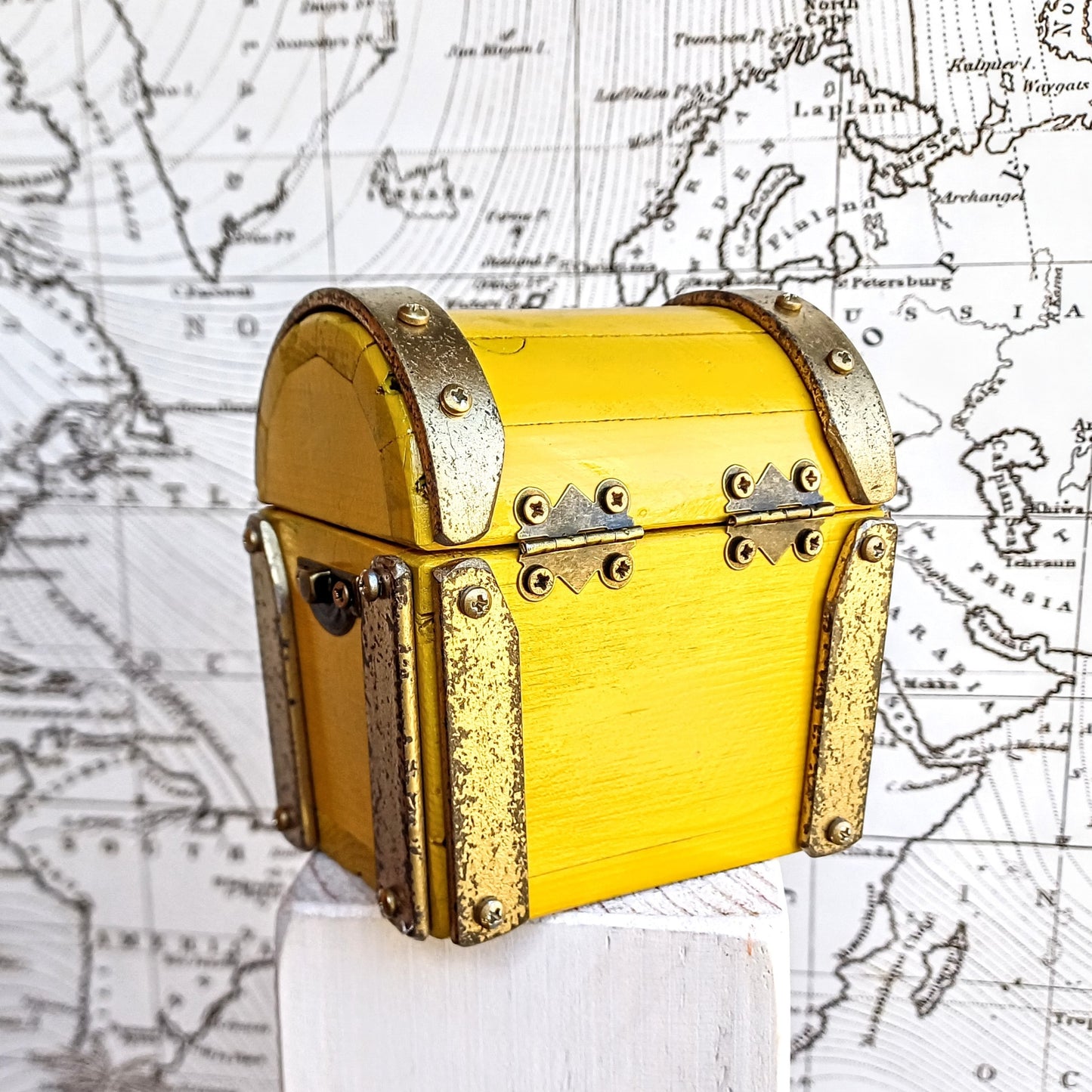 Small wooden chest with padlock and key " Ochre yellow and Gold ", vintage design jewelry box handmade in Italy with reclaimed iron and solid wood , retro' style jewelry box yellow